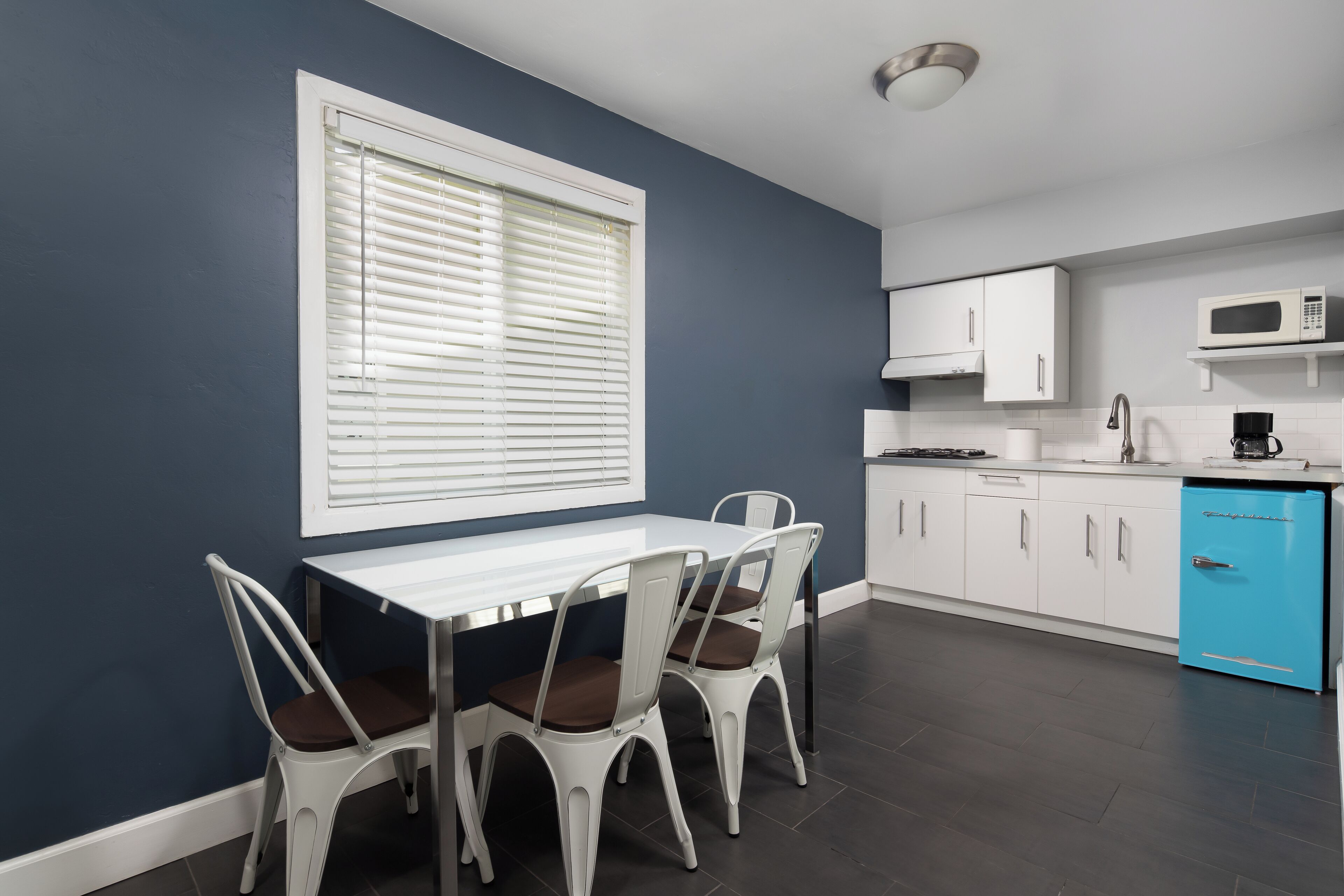 large 1 bedroom queen suite with kitchen | private kitchen | mini-fridge