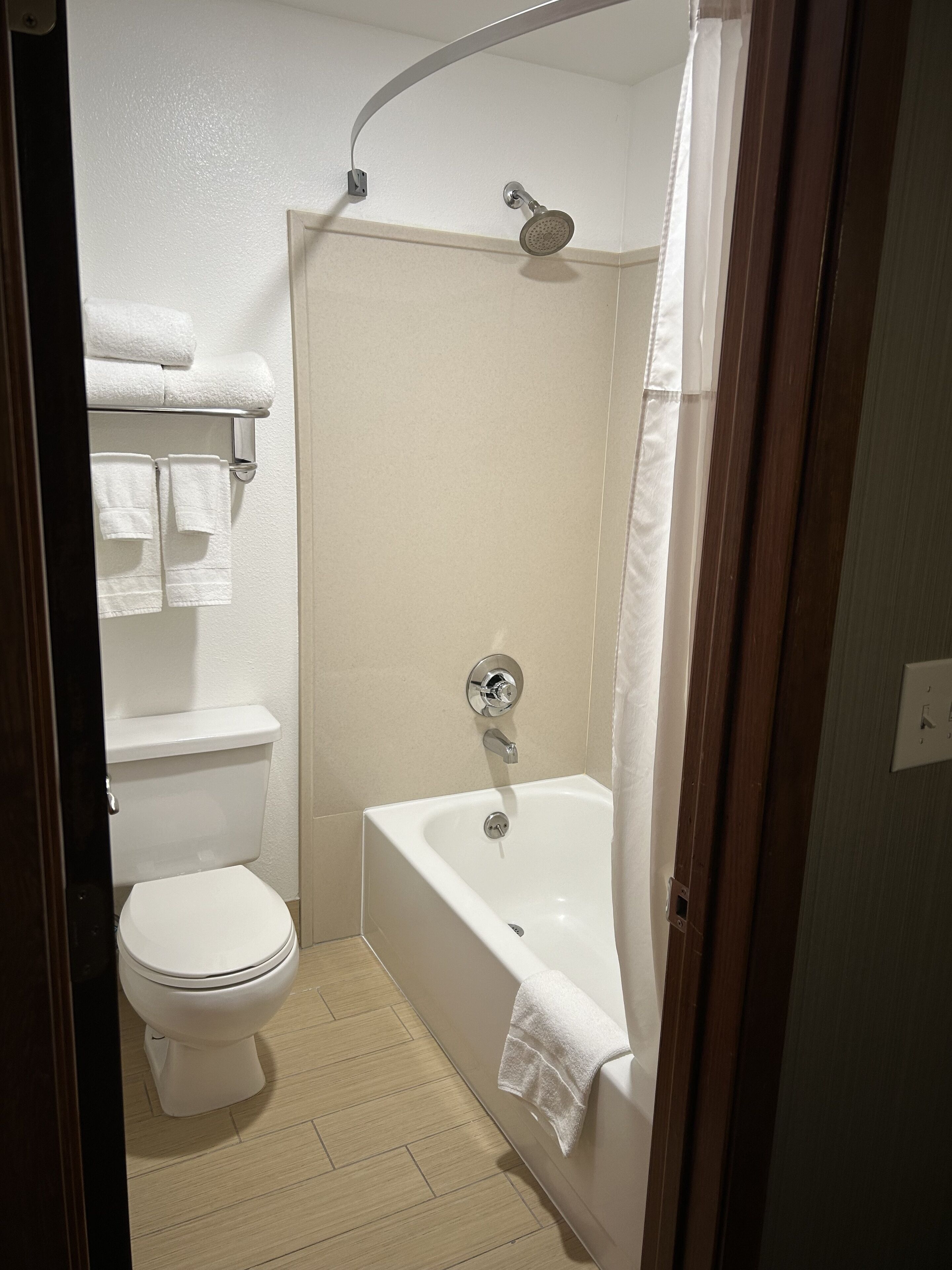 combined shower/bathtub, free toiletries, hair dryer, towels