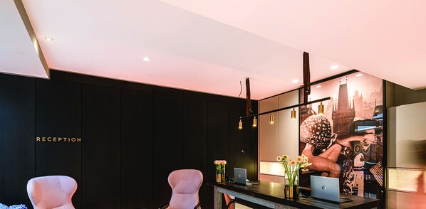 Reception - Hotel Maximilian (Prague)