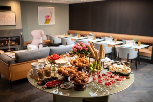 Daily buffet breakfast for a fee