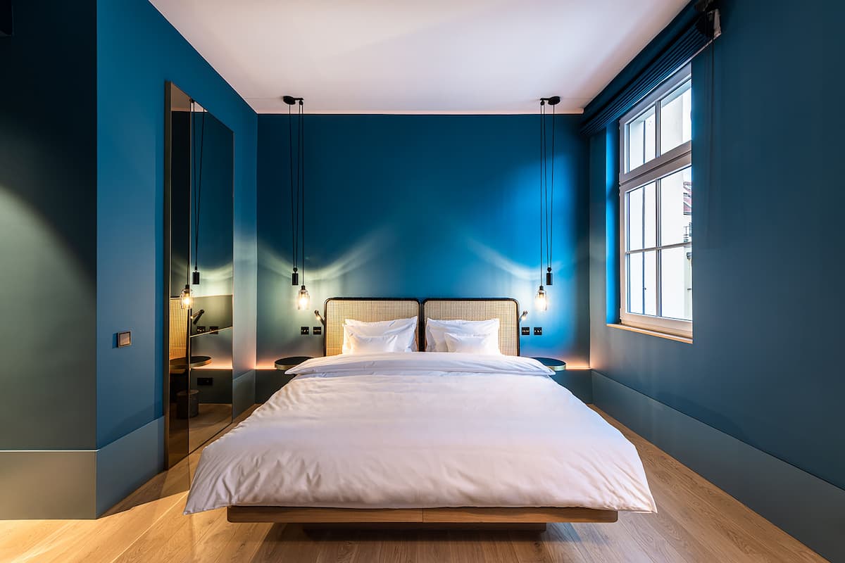 1 bedroom, egyptian cotton sheets, premium bedding, down duvets