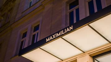 Fassade der Unterkunft – Abend/Nacht