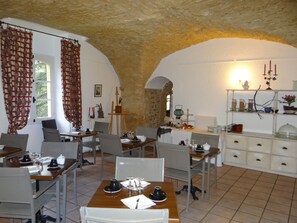 Daily buffet breakfast (EUR 13.50 per person)