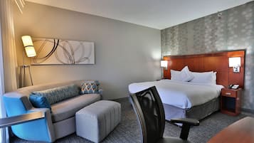 Skrivebord, skrivebord for bærbar PC og blendingsgardiner