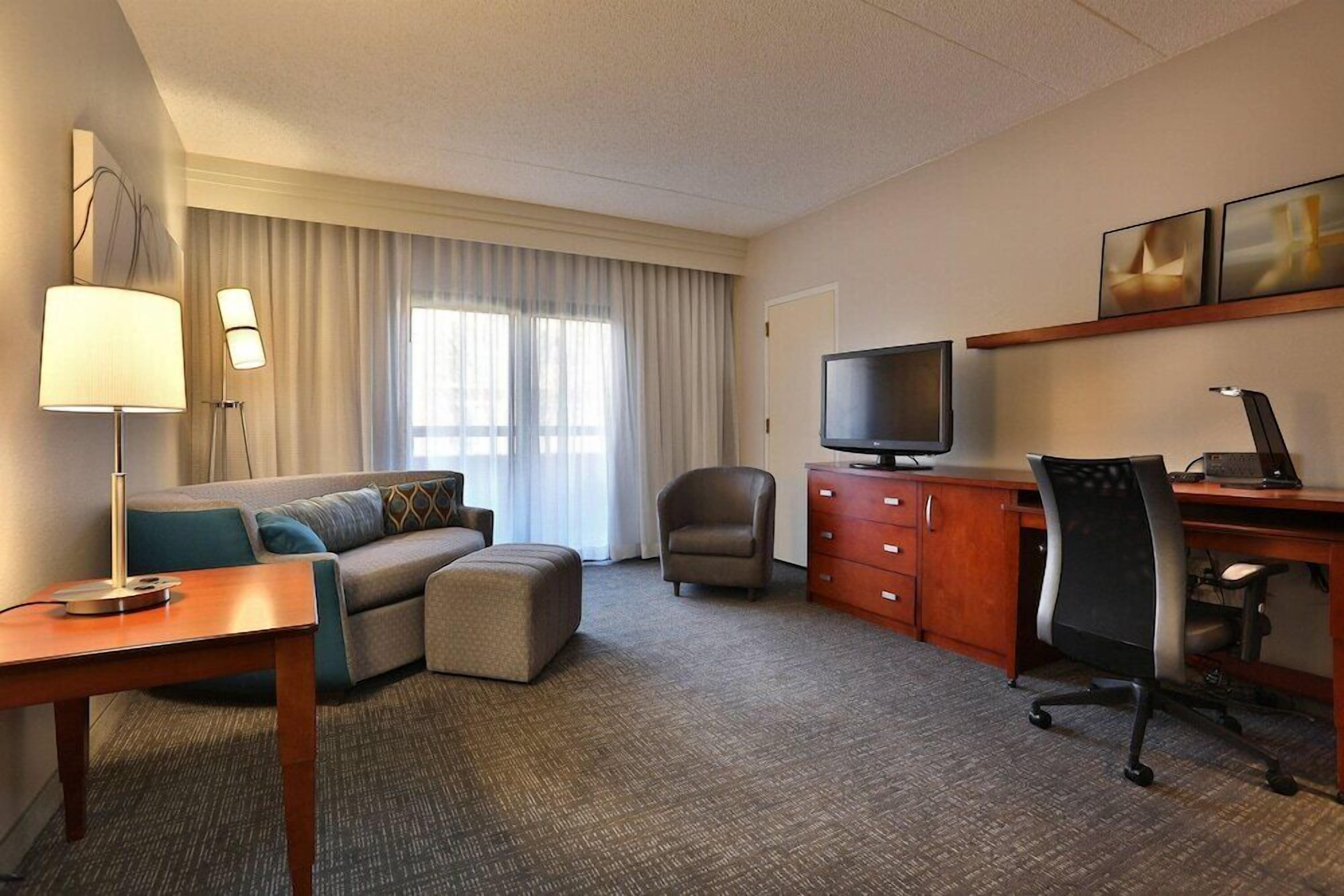 تلفزيون بشاشة مسطحة