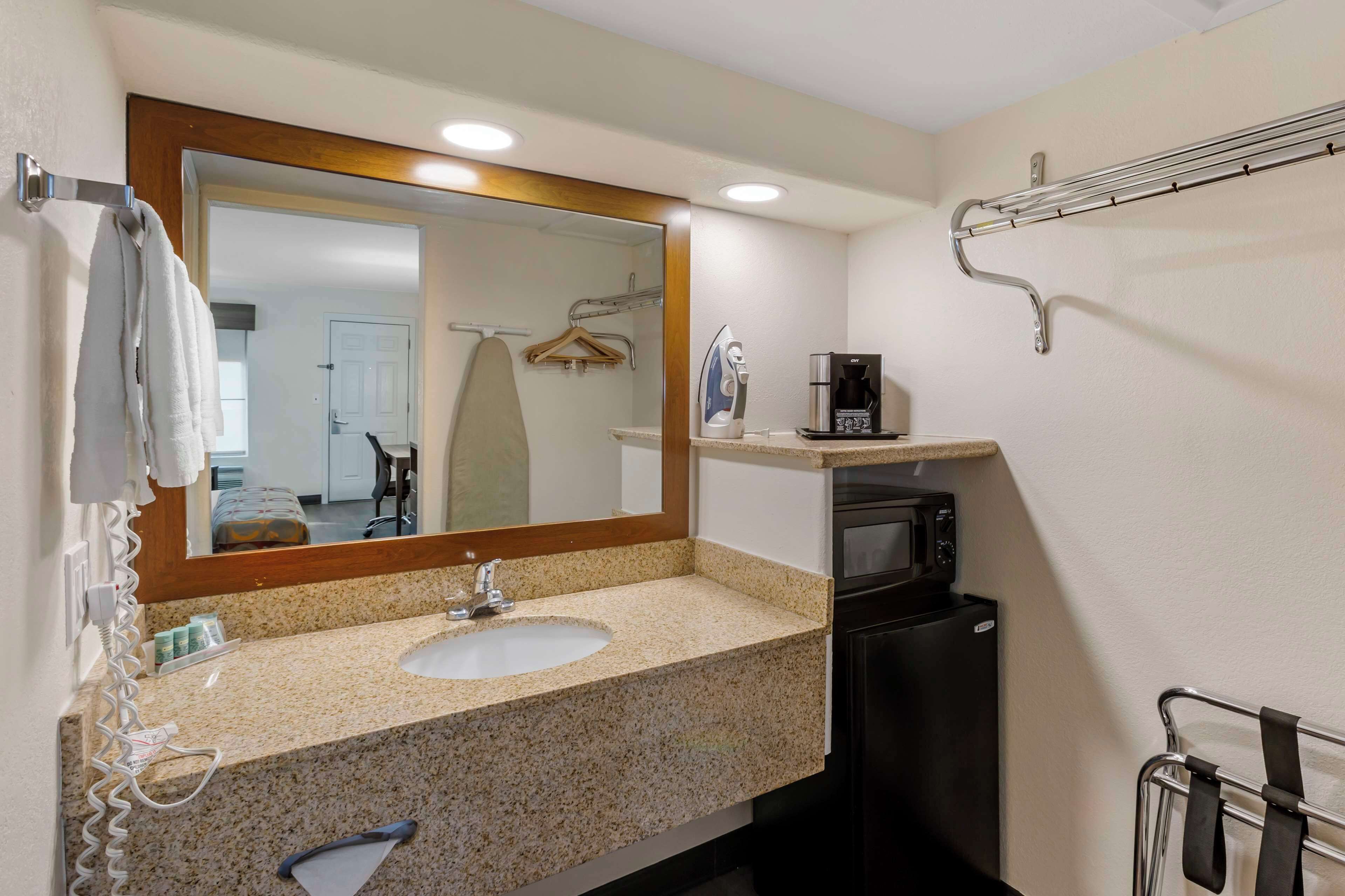 standard room, 1 queen bed, non smoking, refrigerator & microwave | bathroom | free toiletries, hair dryer, towels, soap