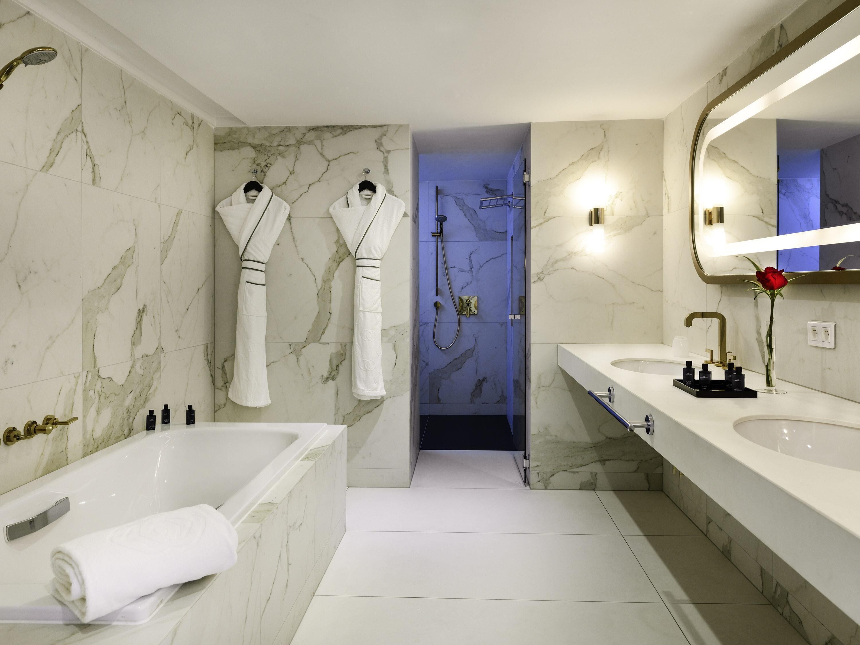 Presidential-Suite, Mehrere Betten, Balkon, Blick auf die Lagune | Bettwäsche aus ägyptischer Baumwolle, hochwertige Bettwaren