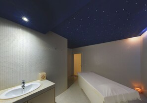 Couples treatment room(s), hot tub, steam room, Turkish bath/hammam