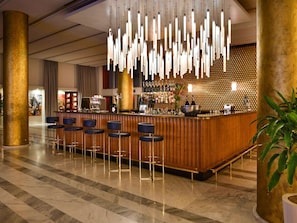 4 Bars/Lounges, Poolbar