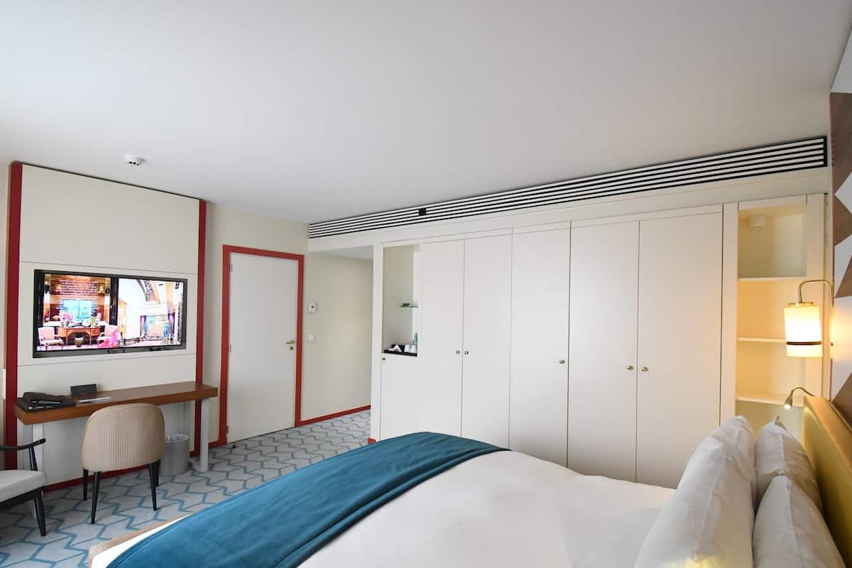 Habitación de lujo, 1 cama King size, balcón, vista a la laguna | Sábanas de algodón egipcio y ropa de cama de alta calidad