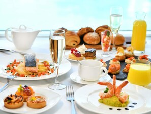 Petit déjeuner buffet servi tous les jours en supplément