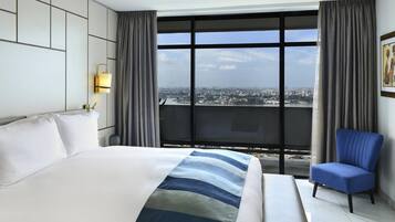 Suite presidencial, varias camas, balcón, vistas a la laguna | Sábanas de algodón egipcio y ropa de cama de alta calidad