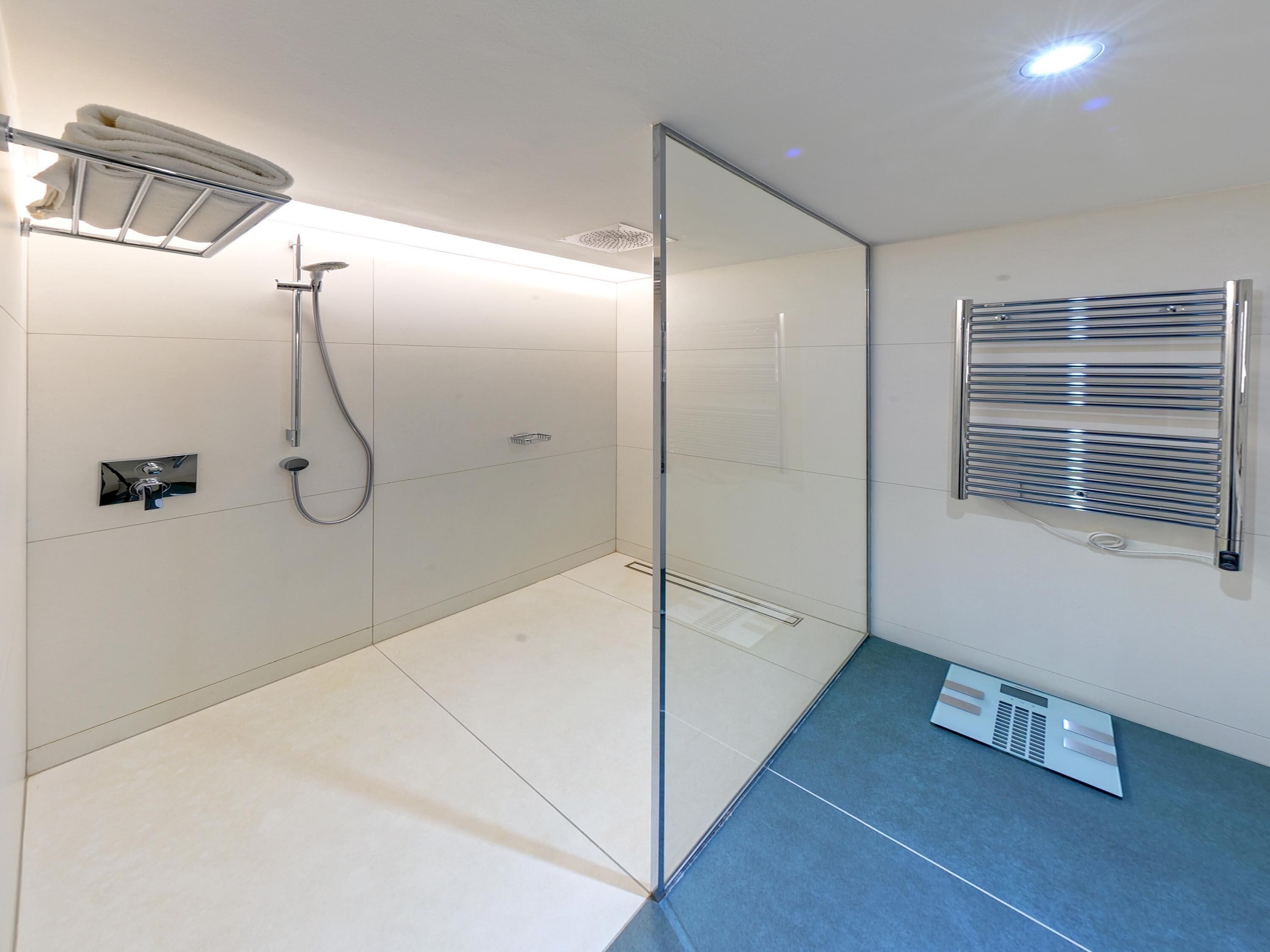 Chambre classique, 1 très grand lit, balcon | Draps en coton égyptien, literie de qualité