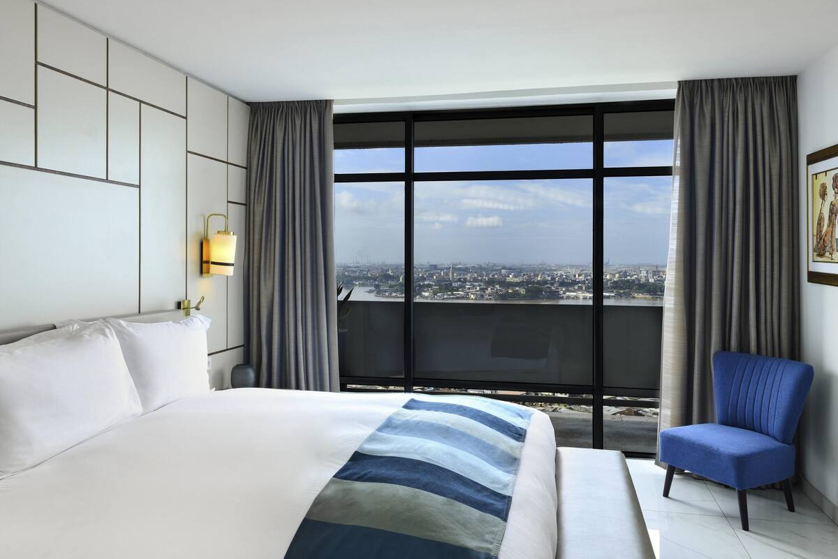 Suite presidencial, varias camas, balcón, vista a la laguna | Sábanas de algodón egipcio y ropa de cama de alta calidad 
