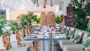 4 restaurantes: opção de café da manhã, almoço e jantar