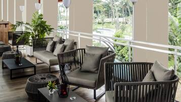 4 bars, bar en bord de piscine