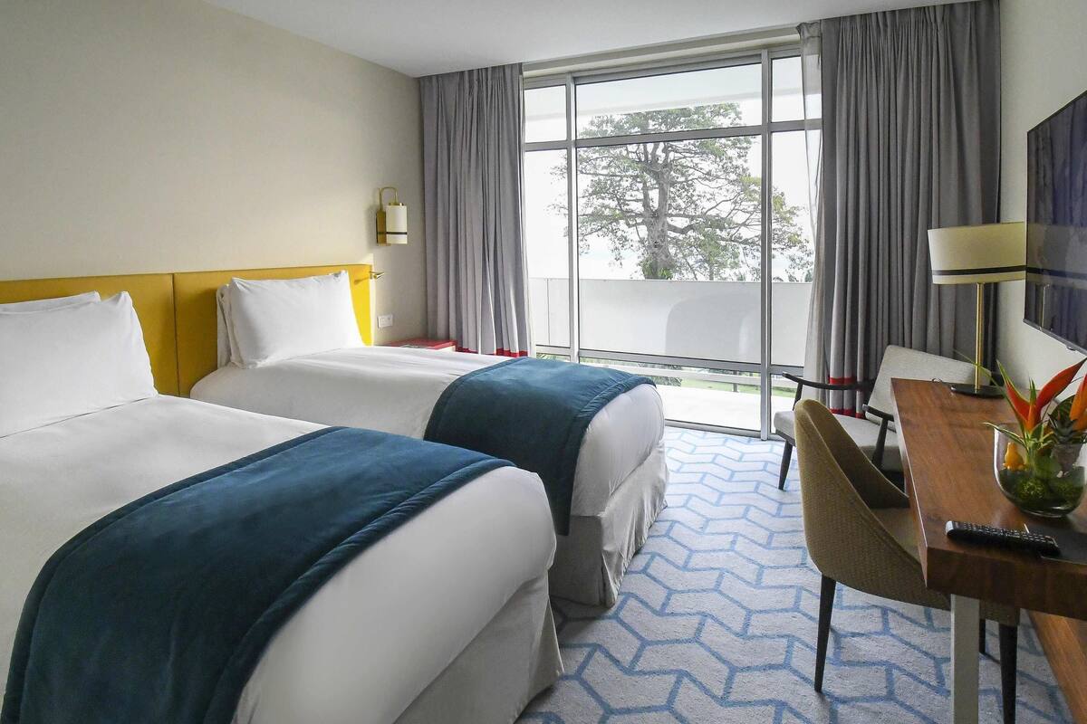 Egyptian cotton sheets, premium bedding, pillow-top beds, minibar