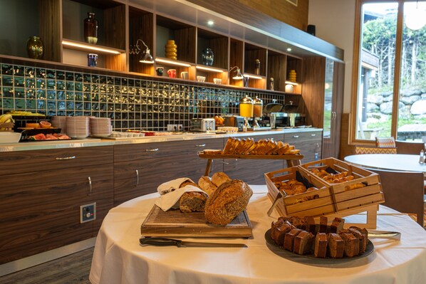 Daily buffet breakfast (EUR 18 per person)