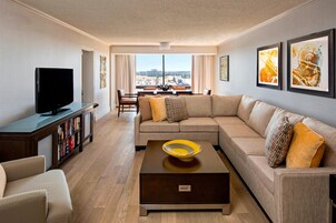 Presidential Suite, 1 King Bed with Sofa bed | Living room | 27-inch TV with cable channels, pay movies