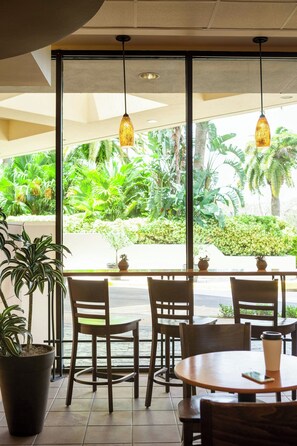 2 restaurants, breakfast, lunch, dinner served; American cuisine