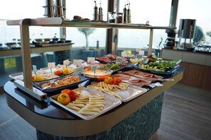 Daily buffet breakfast (TRY 500 per person) - Best Western Plus Hotel Konak (Izmir)