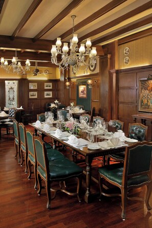 5 restaurants, breakfast served
