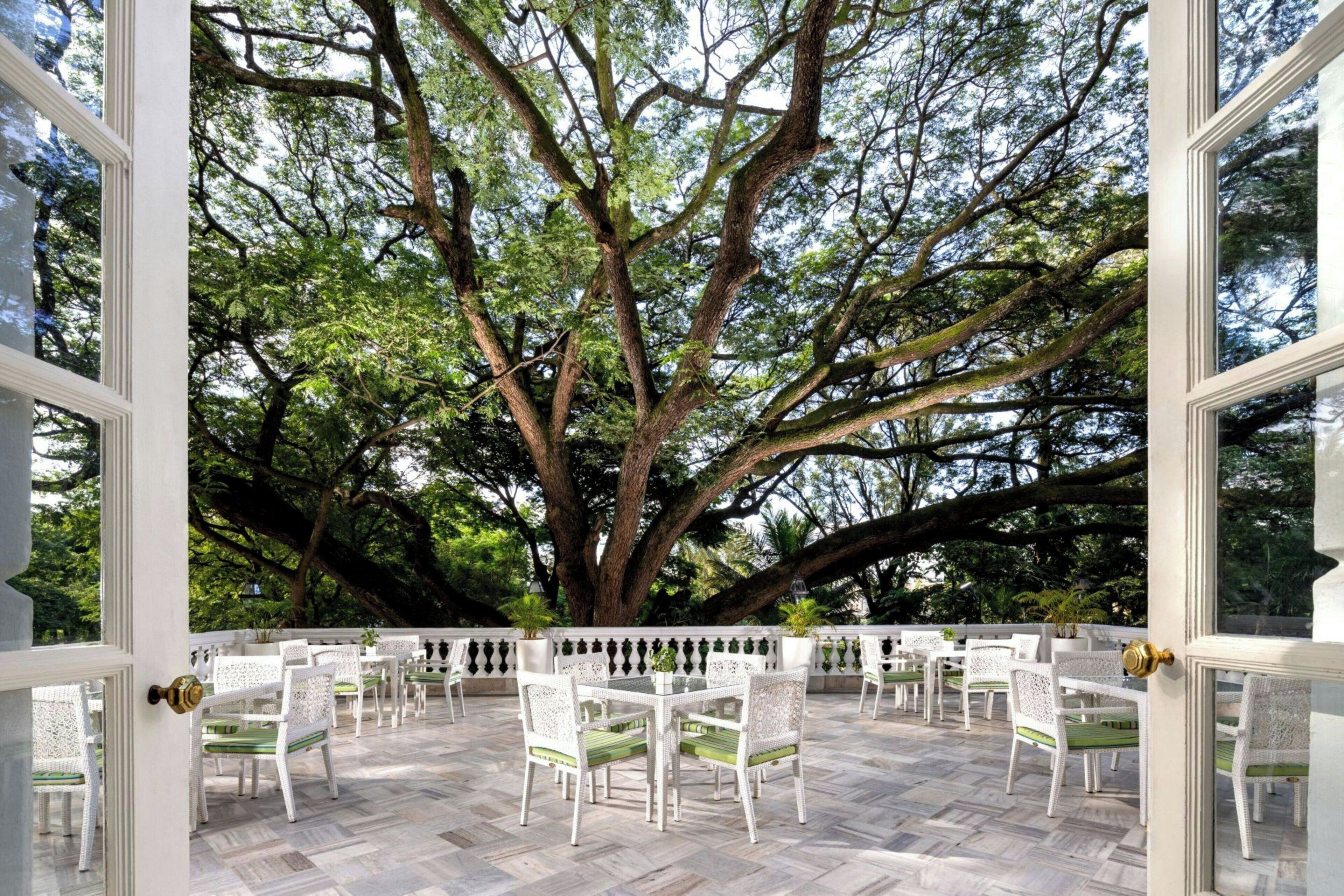 5 restaurants, breakfast served