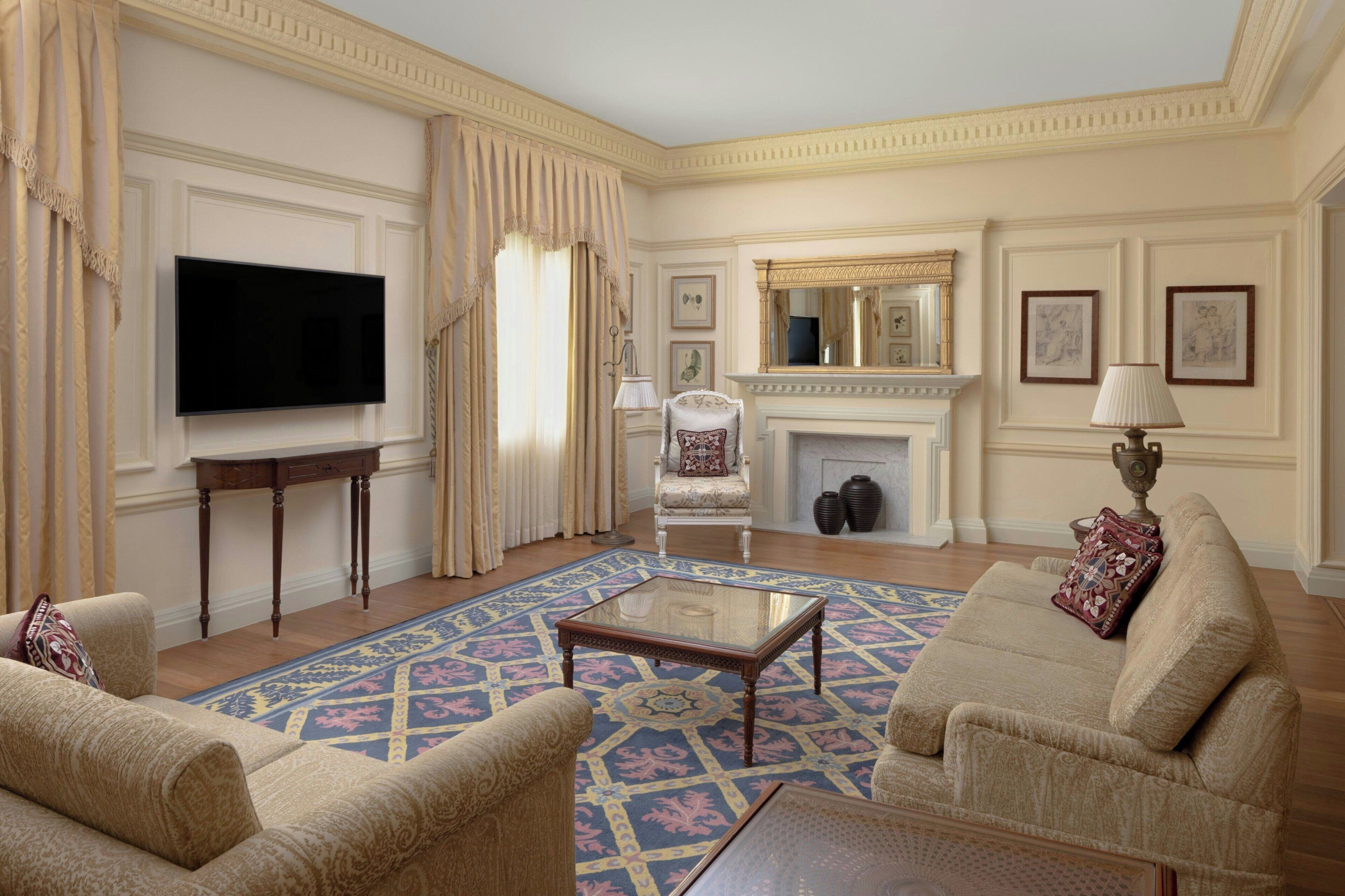 club suite, 1 king bed, smoking | living room | 55-inch smart tv with digital channels