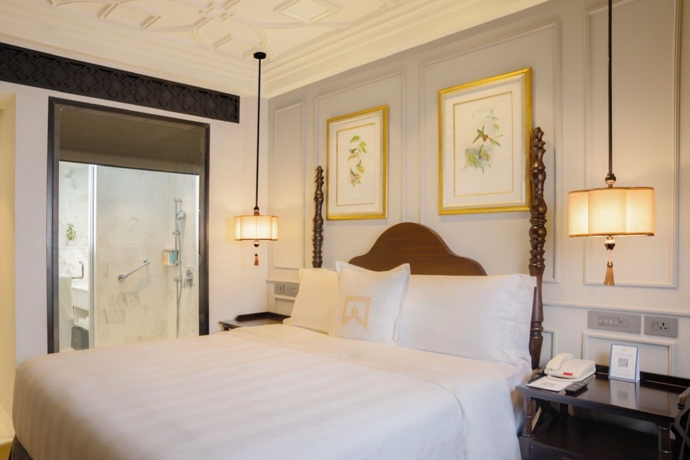 Club Room, 1 Queen Bed | Premium bedding, pillow-top beds, in-room safe, desk