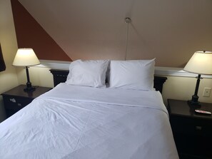 ロフト ベッド (複数台) 禁煙 (Two-Bedroom Loft Suite) | セーフティボックス (室内)、デスク、アイロン / アイロン台、WiFi (無料)