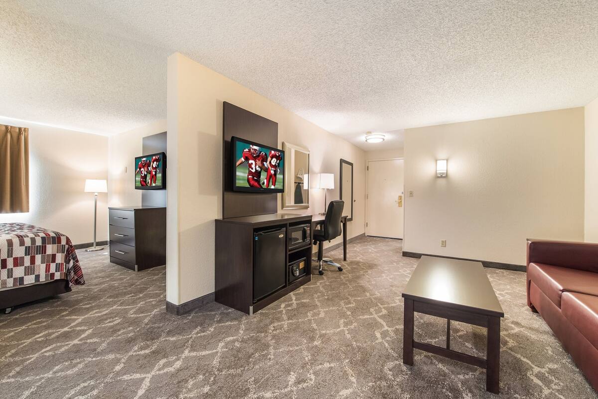 suite, 1 king bed with sofa bed (smoke free) | 1 bedroom, blackout curtains, iron/ironing board, free wifi