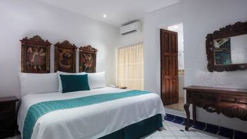 Standard Room, 1 King Bed | Premium bedding, in-room safe, individually decorated, blackout curtains