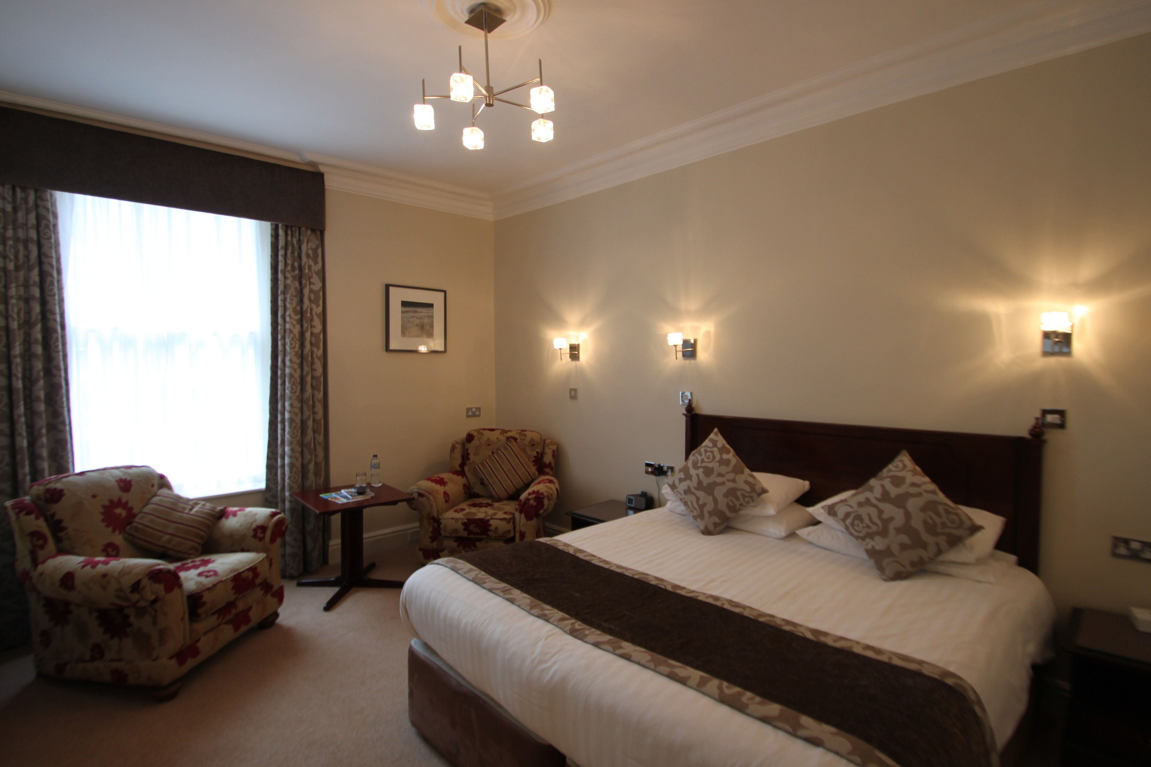 superior room, 1 double bed, non smoking | in-room safe, individually decorated, individually furnished, desk