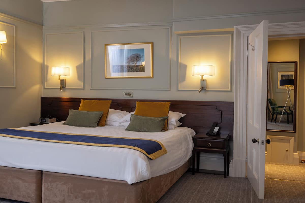 in-room safe, individually decorated, individually furnished, desk