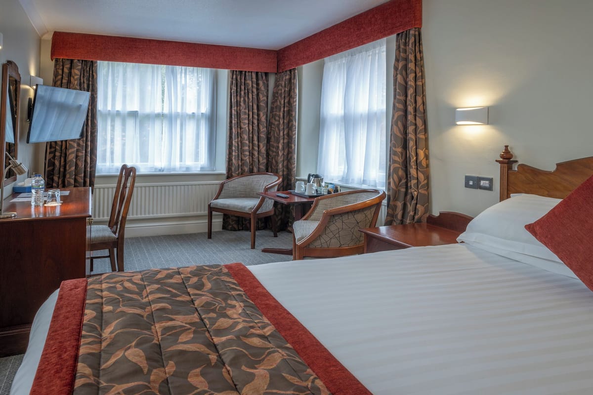 Chambre Deluxe, 1 lit double, non-fumeurs | Coffres-forts dans les chambres, décoration personnalisée