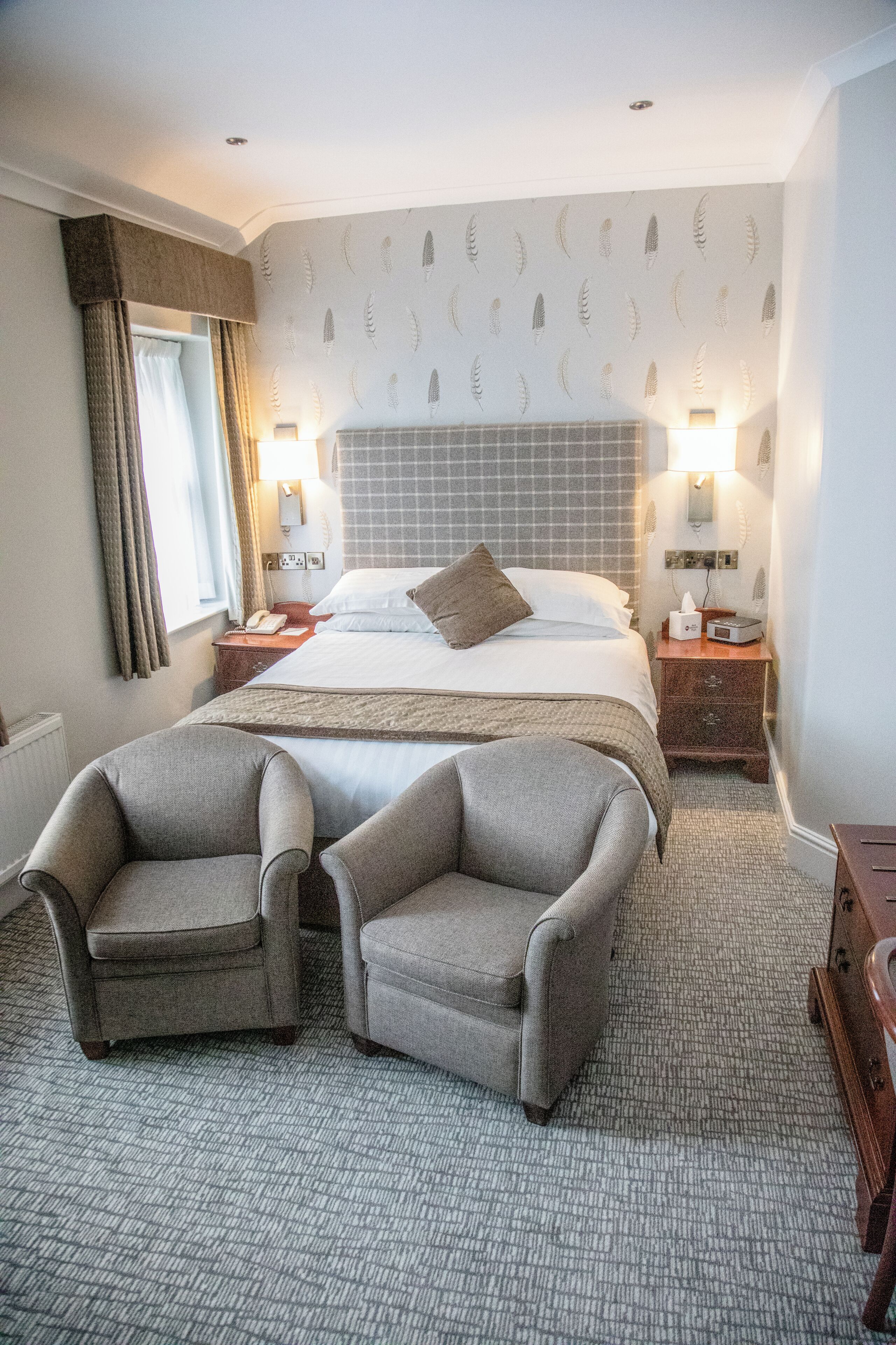 Comfort Room, 1 Double Bed, Non Smoking | In-room safe, individually decorated, individually furnished, desk