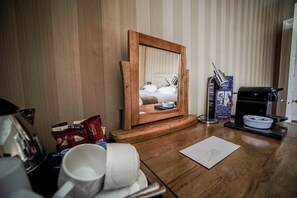 Een kluis op de kamer, individueel gedecoreerd, individueel gemeubileerd