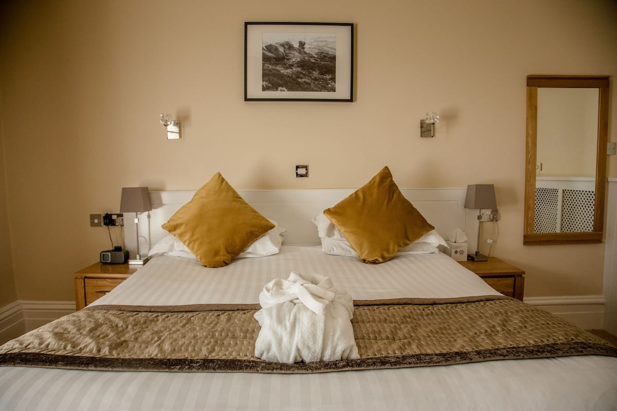 Quarto superior, 1 cama de casal, para não fumantes, em edifício anexo | Cofres nos quartos, individualmente decorados