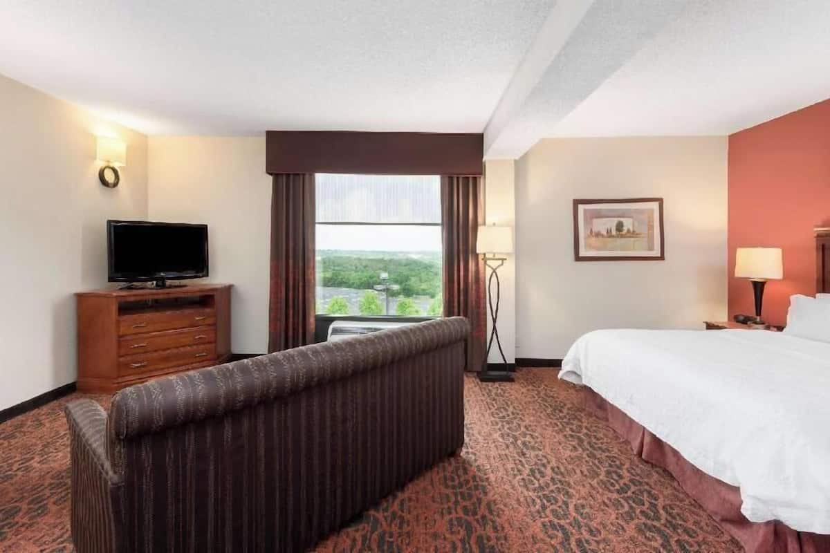 Pillowtop beds, in-room safe, iron/ironing board, free cribs/infant beds