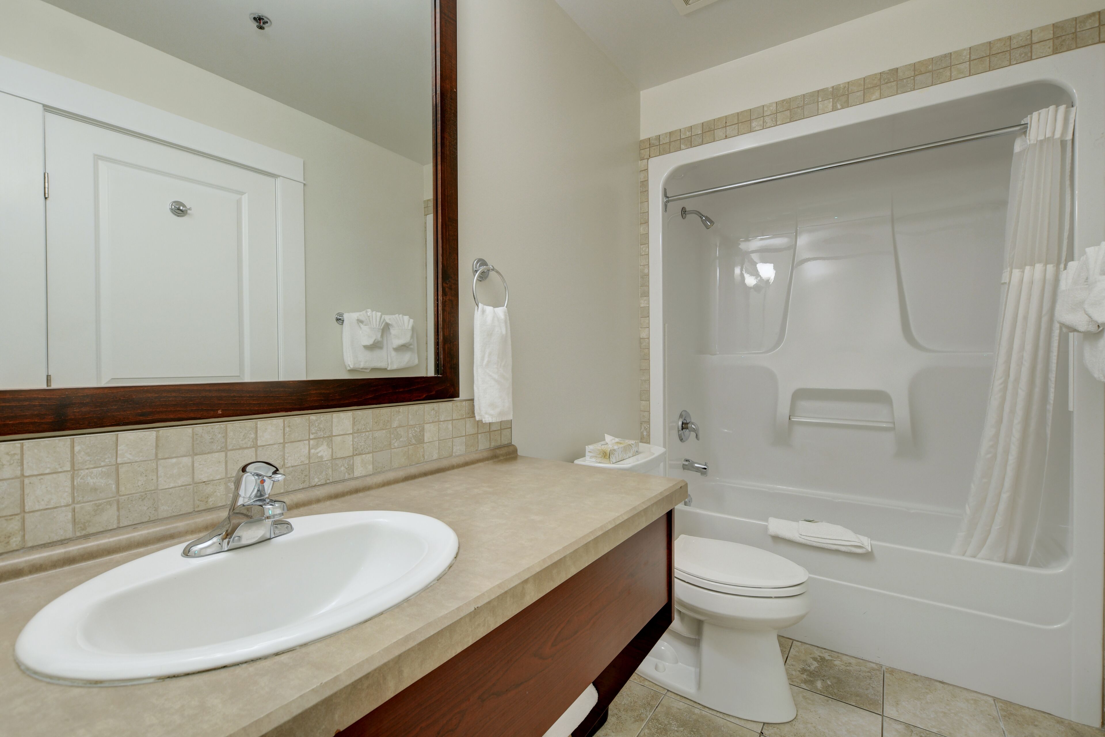 A bathroom with a sink, toilet, and bathtub.