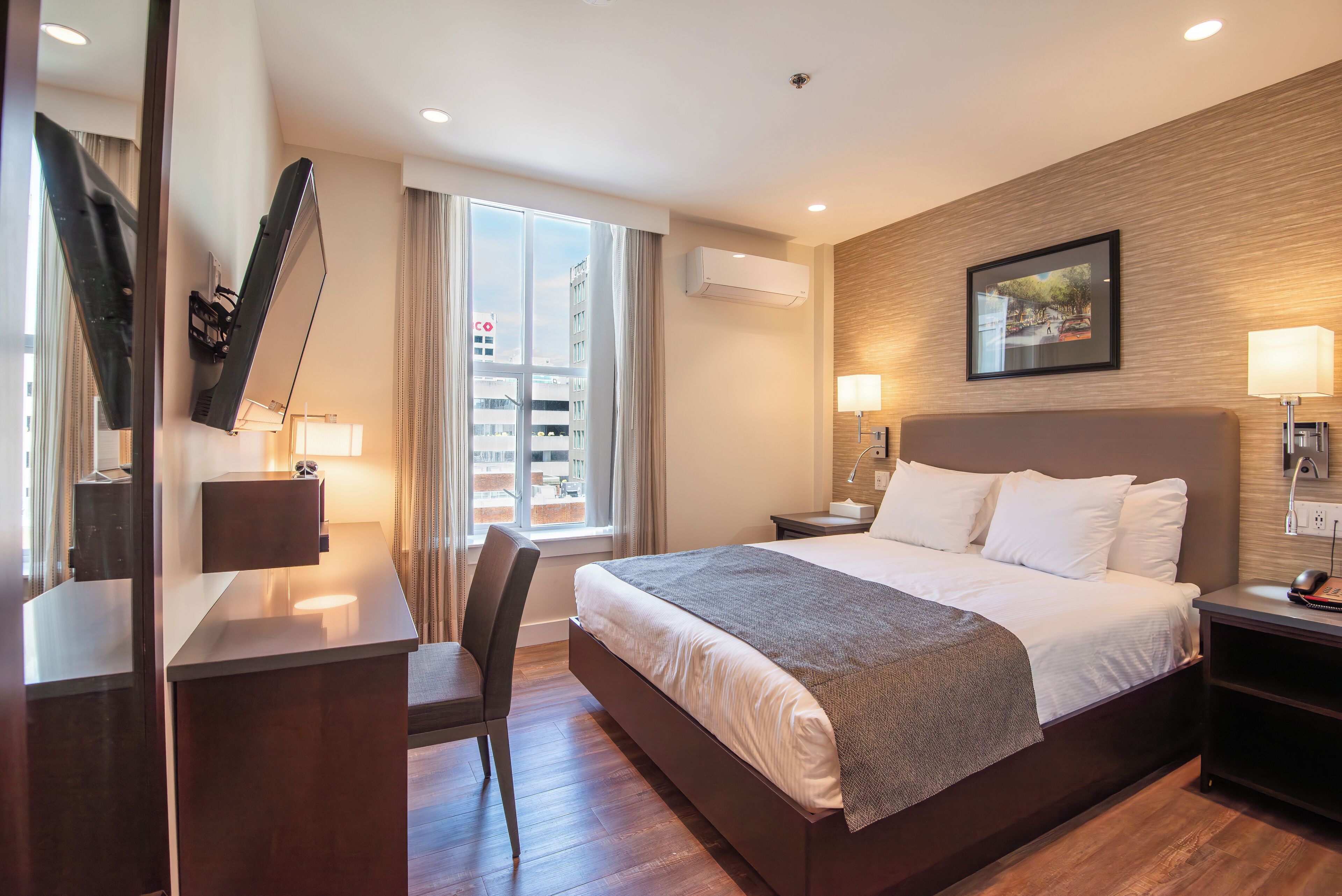 queen room - newly renovated | minibar, in-room safe, blackout curtains, iron/ironing board