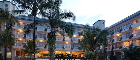 Outdoor pool, pool umbrellas