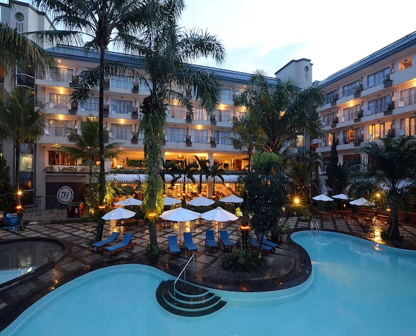 Outdoor pool, pool umbrellas