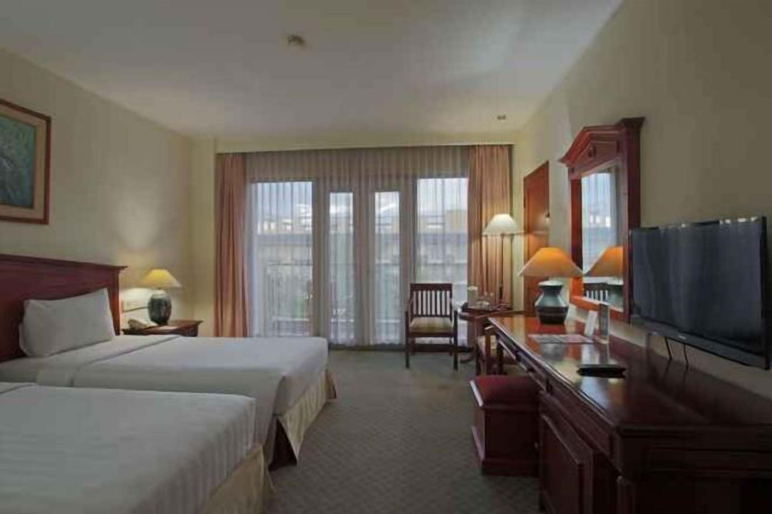 Minibar, individually decorated, individually furnished, desk