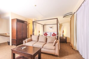 Junior Suite Village View | 1 bedroom, minibar, individually decorated, individually furnished