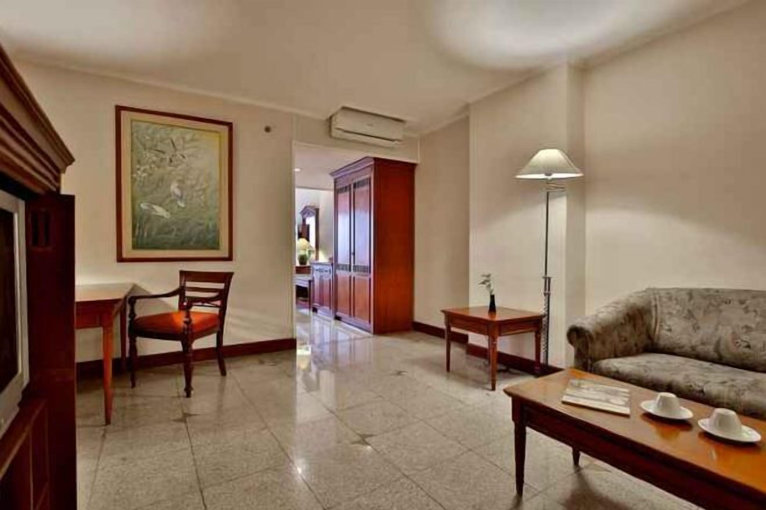 起居區 | 29-吋平面電視、有線頻道  、電視