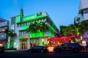 Façade de l’hébergement  – soirée/nuit