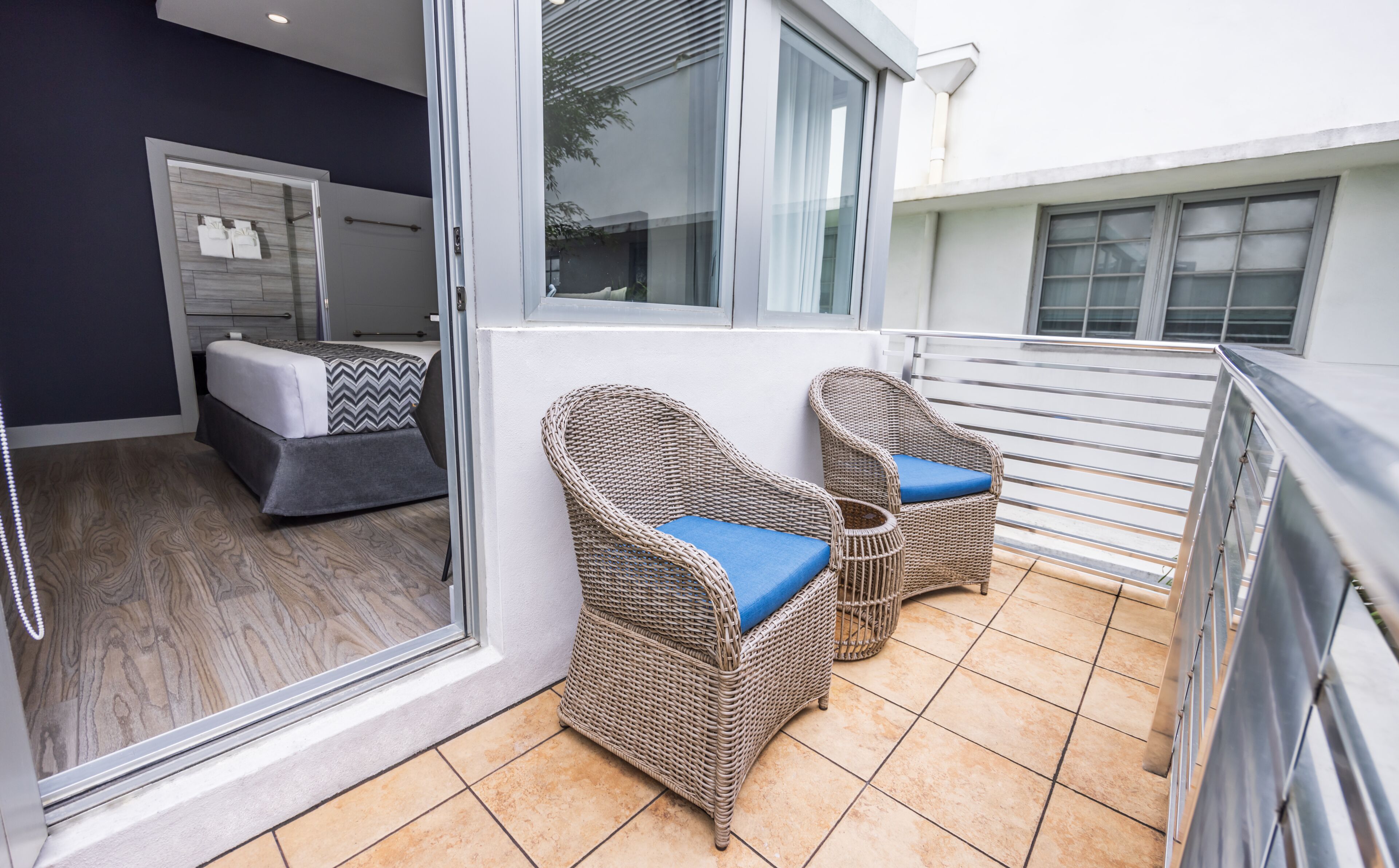 premier room, 1 king bed, balcony, garden view | balcony