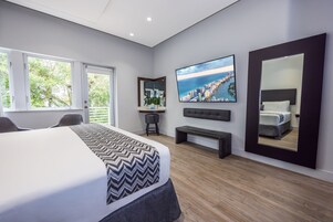 Premier Δωμάτιο, 1 King Κρεβάτι, Μπαλκόνι, Θέα στον Κήπο | Κλινοσκεπάσματα υψηλής ποιότητας, κρεβάτια με ανώστρωμα 