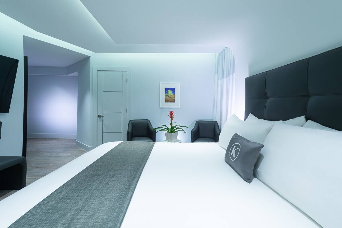 Premier King | Premium bedding, pillowtop beds, in-room safe, laptop workspace